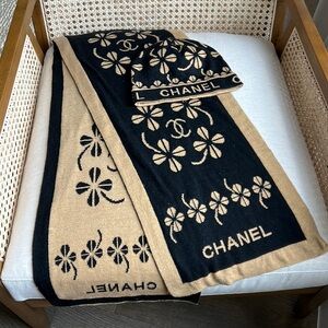 Chanel logo scarf and hat set | Authenticity unknown